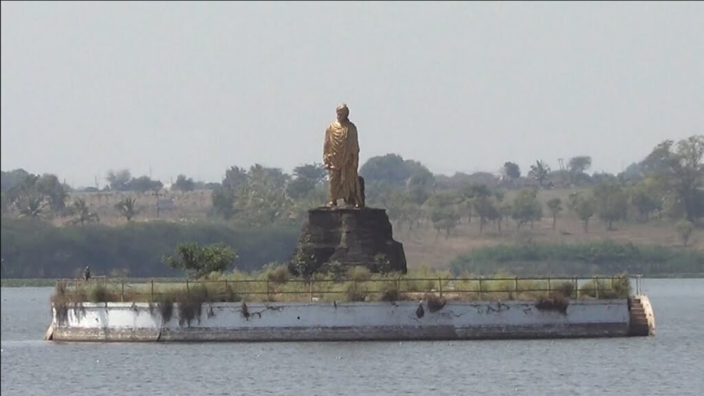 Unkal Lake - Statue of Swami Vivekananda